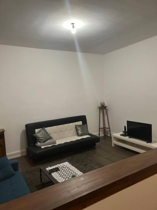 Superbe Appartement Avec Parking Gratuit Vaulx-en-Velin Buitenkant foto