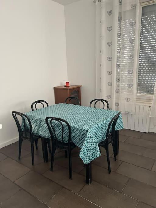 Superbe Appartement Avec Parking Gratuit Vaulx-en-Velin Buitenkant foto